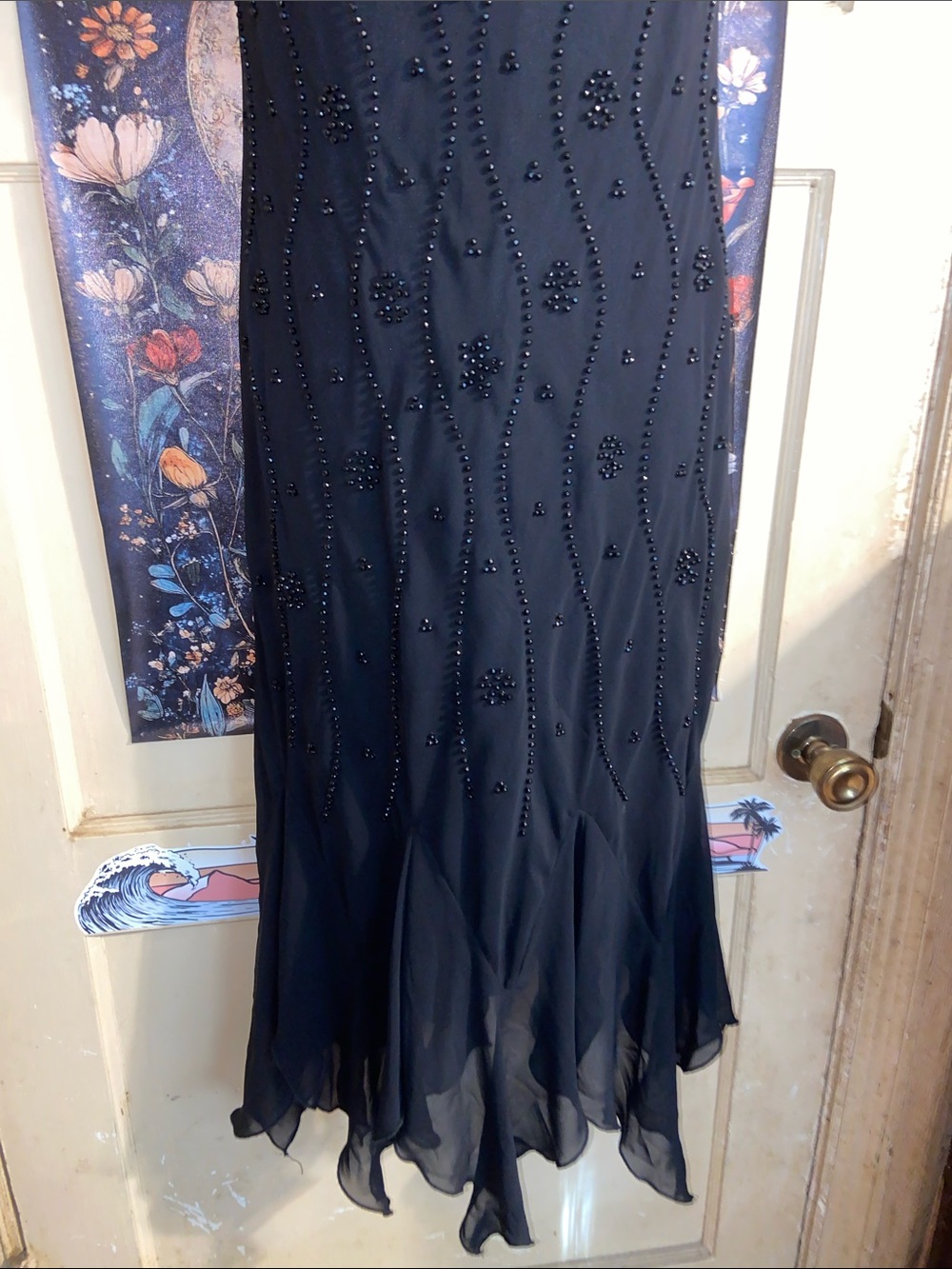 Elegant Black Gothic Beaded V-Neck Dress - Picture 5 of 8